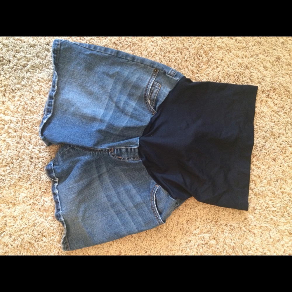 Maternity shorts